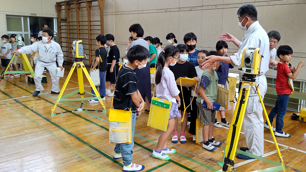 市内小学校で開催の『地図教室』に参加